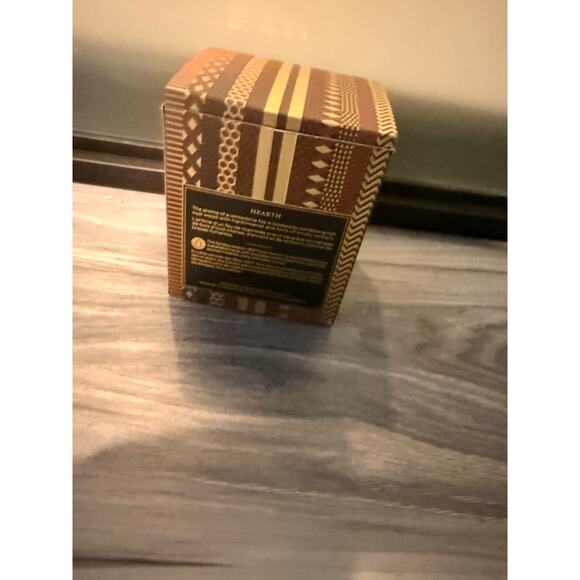 NEST Fragrances New York Scented Candle HEARTH Full Size - 8.1 0z / 230 g New - Picture 3 of 4